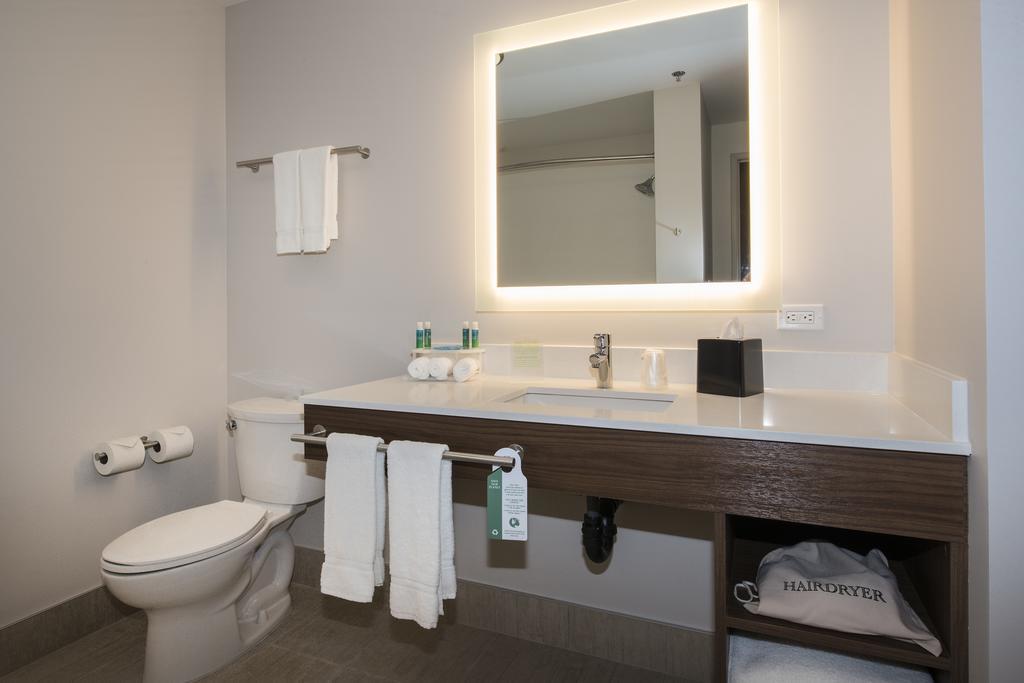 Holiday Inn Express & Suites Victoria-Colwood By Ihg Langford Eksteriør billede